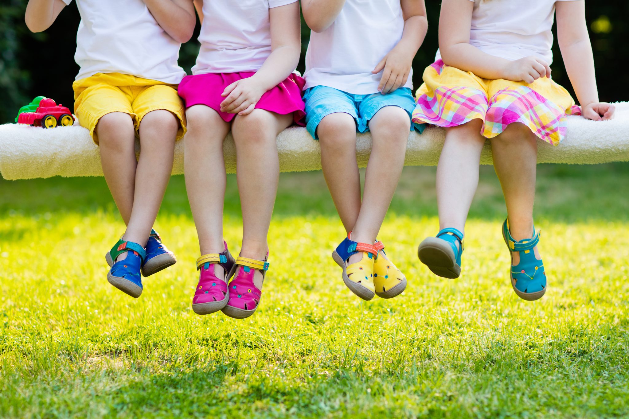 Kuidas valida õigeid jalanõusid oma lapsele: eriline tähelepanu lasteaia lõpetajate ja esimesse klassi laste lastevanematele Lapse jalgade tervis on fundamentaa