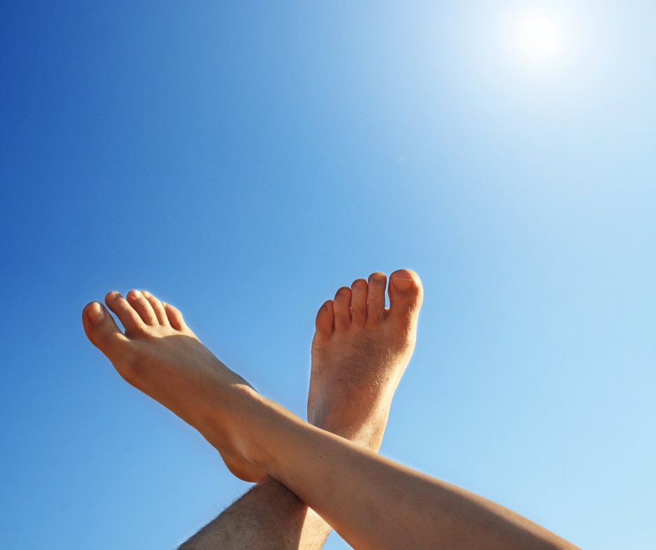Kuidas kaitsta oma jalgu suvel: aiamaal, rannas, basseini ääres ja matkates